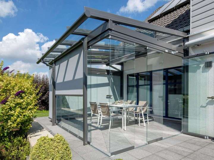 Glashaus an einem Wohnhaus