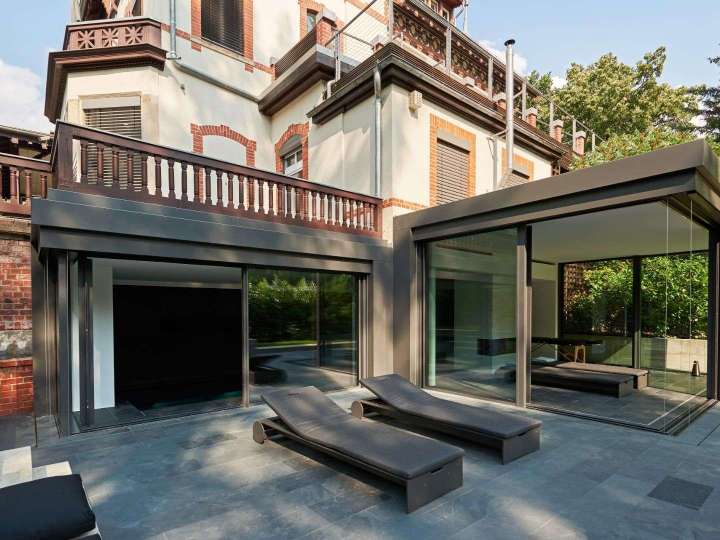 Wohnhaus mit cero Schiebesystem auf der Terrasse